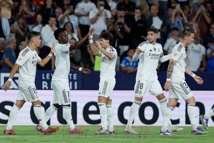 官方：莱万特签下皇马前锋德弗鲁托斯 双方签约5年